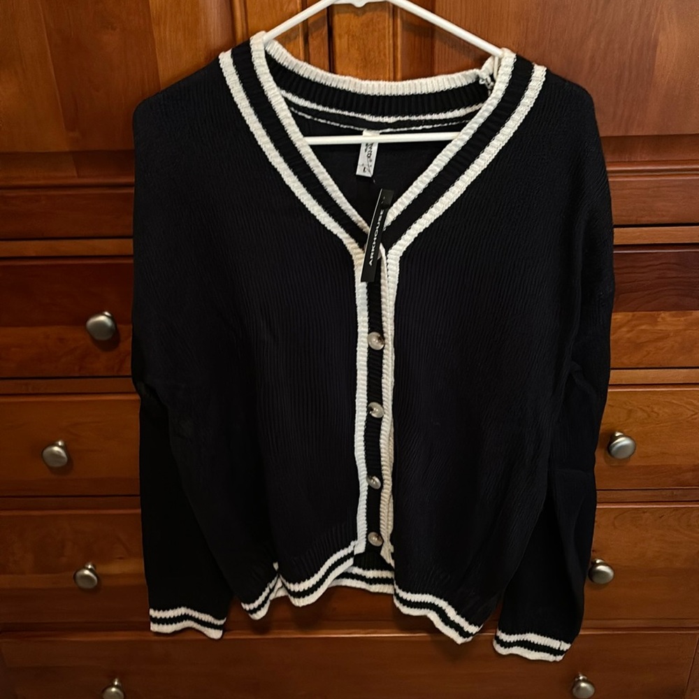 Epretty chicago ladies navy white cardigan in size large